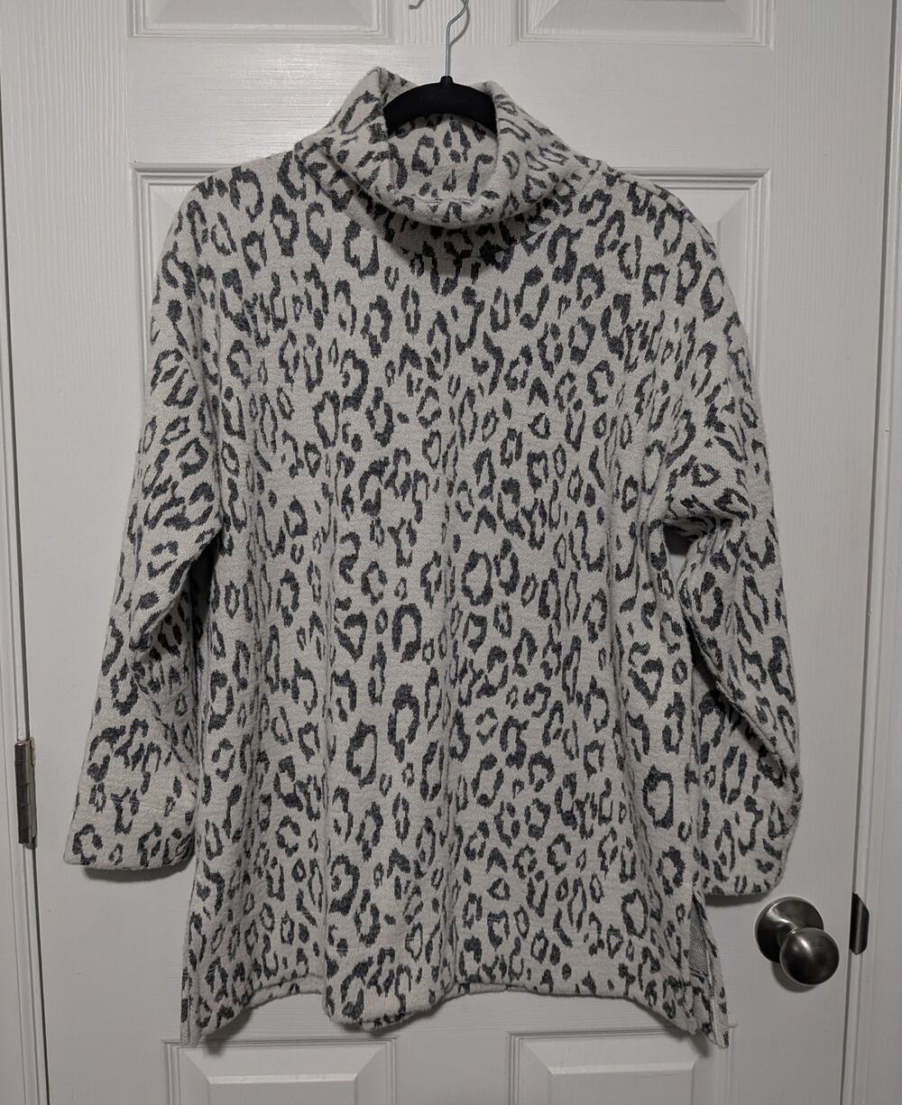Chico's Size 3 Grey Leopard Print Cowl Neck Tunic Sweater Women's US XL